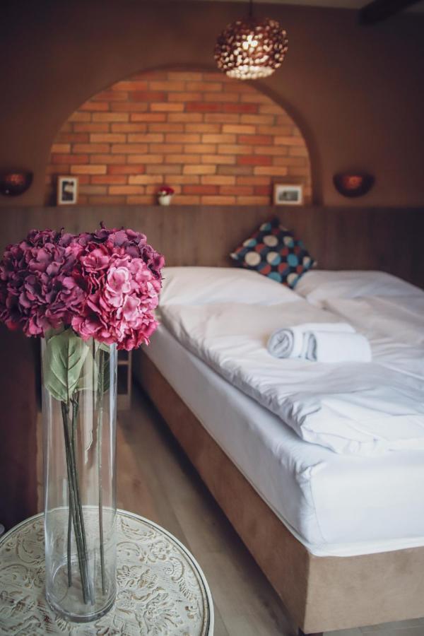 Dreko Panzio & Borbisztro Bed and Breakfast Győrújbarát Exteriör bild