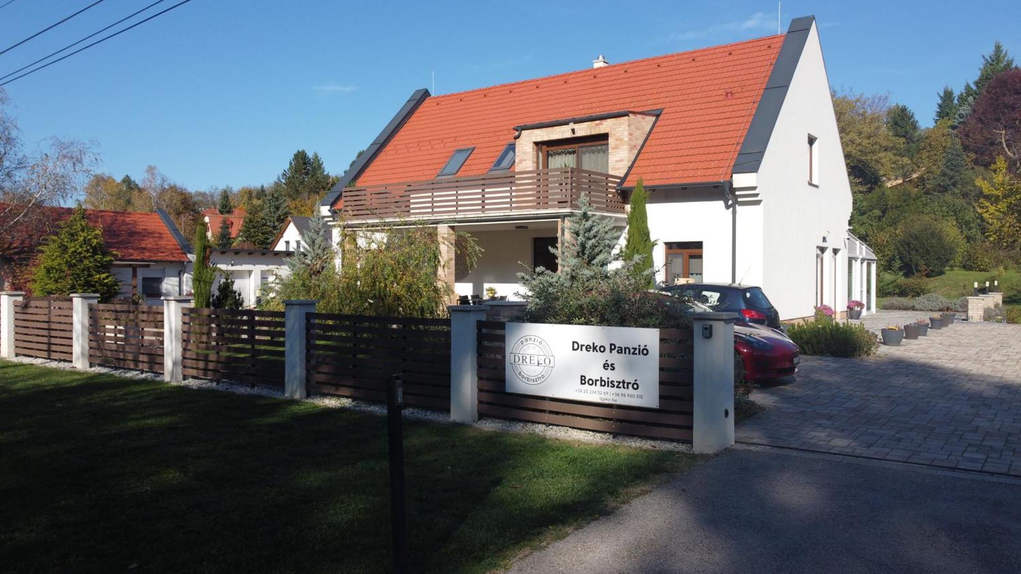 Dreko Panzio & Borbisztro Bed and Breakfast Győrújbarát Exteriör bild