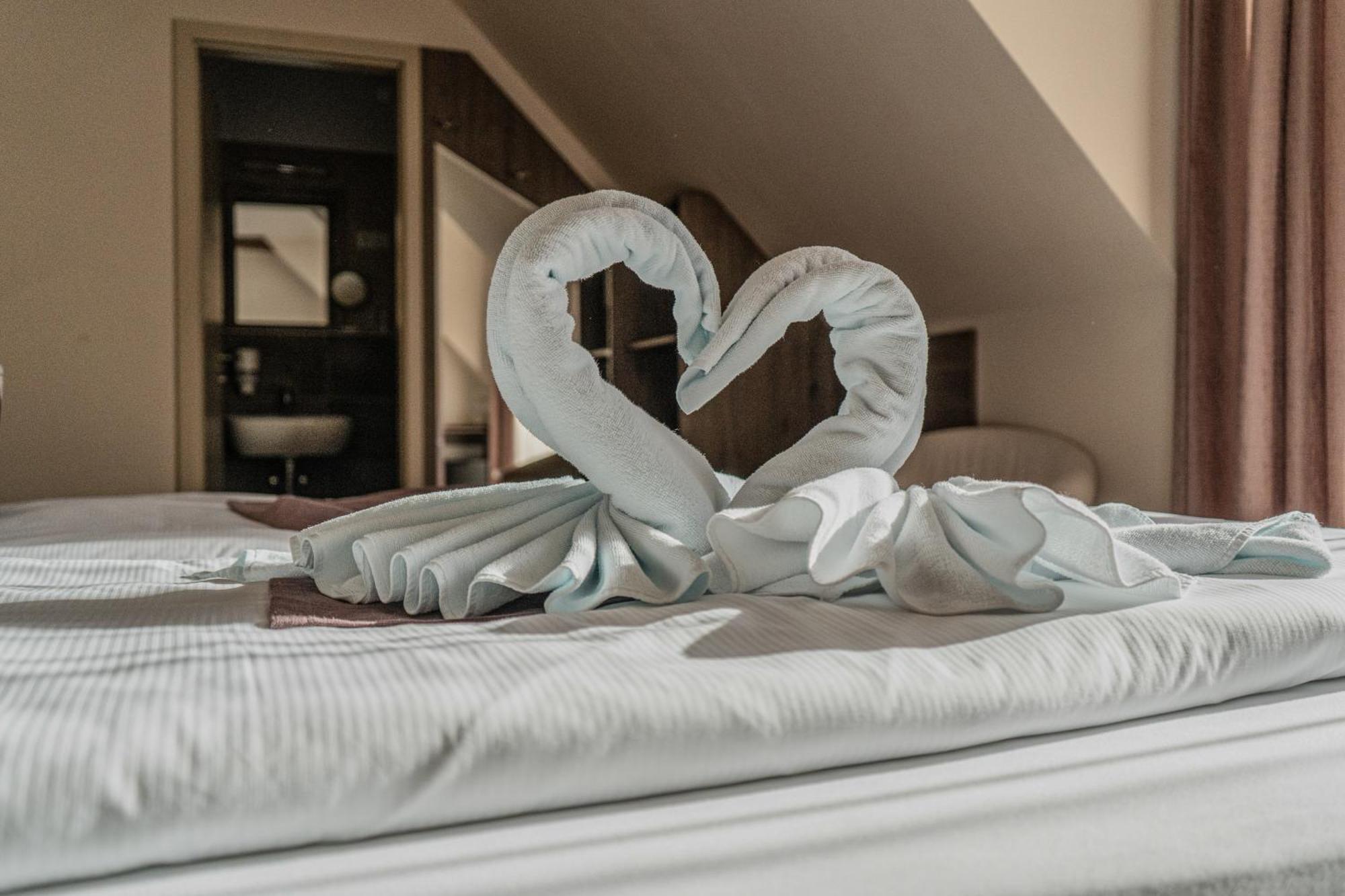 Dreko Panzio & Borbisztro Bed and Breakfast Győrújbarát Exteriör bild